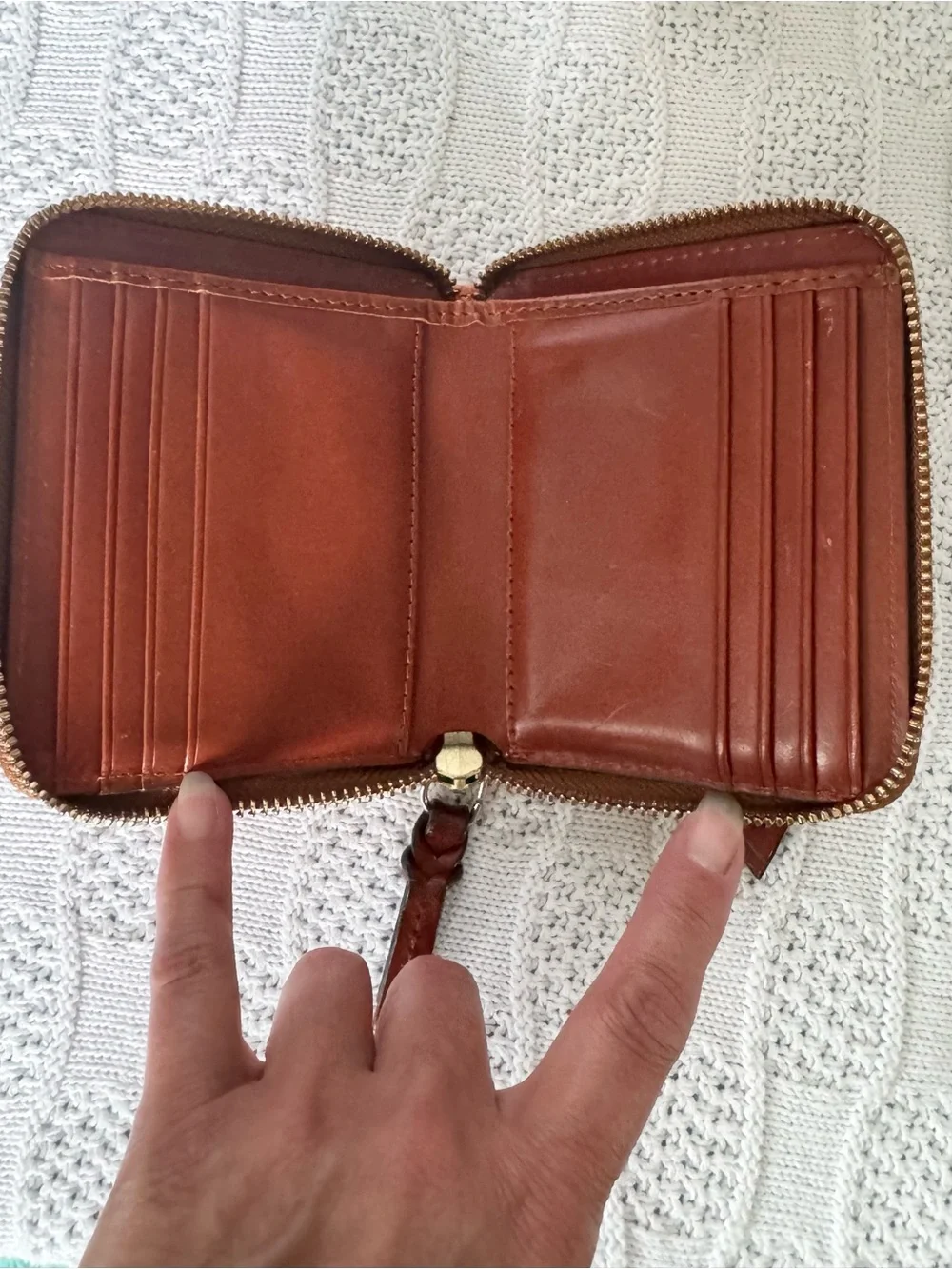 Dooney & Bourke EUC pebbled leather zip wallet